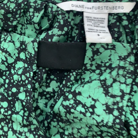 DVF DIANE Von FURSTENBERG 🔥oversized green silk peasant top excellent condition - Picture 6 of 6
